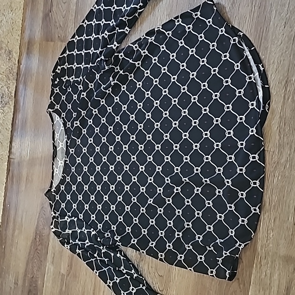 Ann Taylor dress shirt, size M.